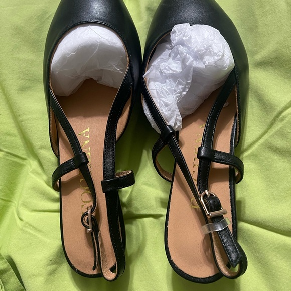 Chic Black Pointed-Toe Heels - Picture 5 of 14